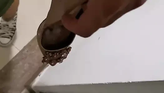 Saten yüksek topuk pompalarında sürpriz kaldı