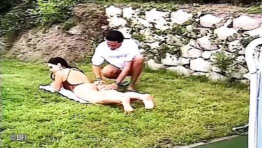 Joha'nın arka bahçede götüne şaplak atma eğitimi