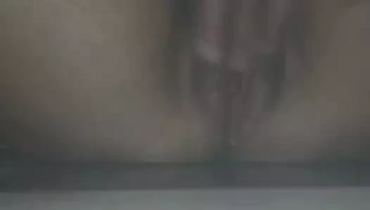 Niyaka f dar tek başına fışkırtarak orgazm oluyor