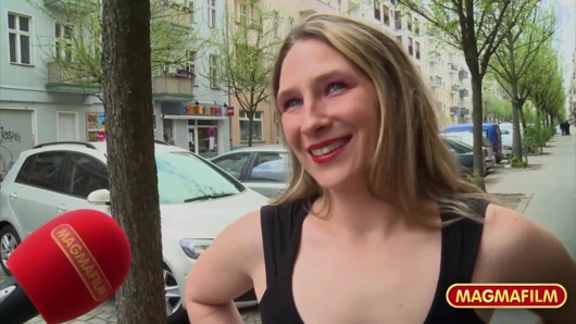 Kısa etek ofis sürtük zam için iş yerinde becerdin