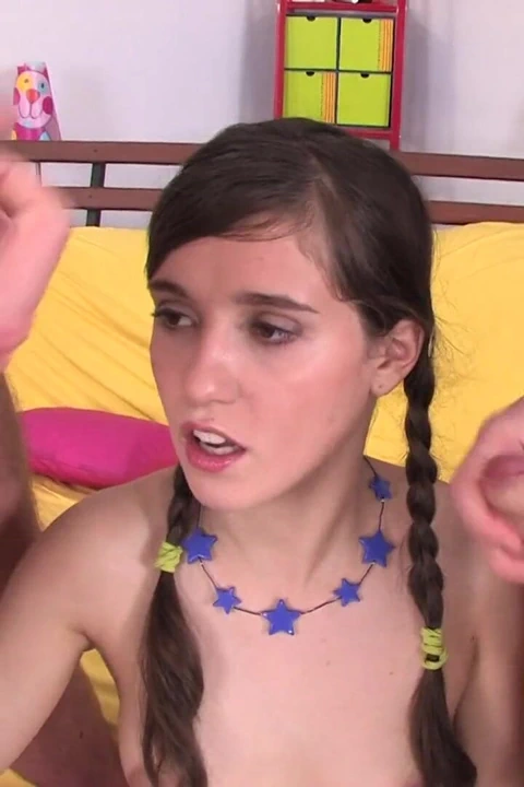 İki azgın adam en iyi arkadaşıyla sikişiyor