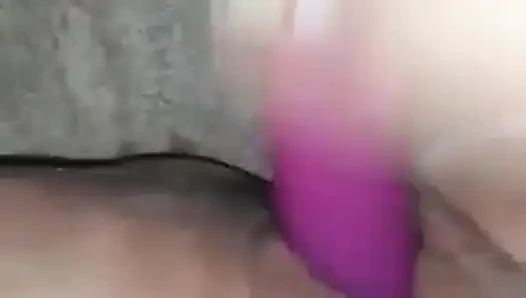 Yatağımın her yerine fışkırtıyor