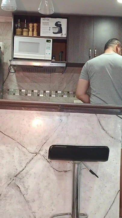 Mutfakta En Iyi Arkadaşımın Orta Yaşlı Seksi Karısı Beni Azdırıyor Ve Sonunda Vajinal Dölleme Ile Sert Sikişiyoruz