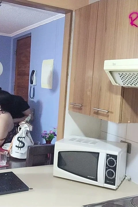 Hayranlar için videolar: maskeli genç adam beni mutfakta sikiyor
