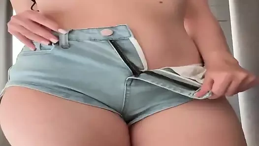 Şaplak atmak mı? Neredeyse soyunuyorum...