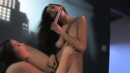 Tiffany Taylor ve ria lynn'in karanlık arzuları var