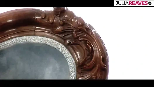 Yüksek topuklu azgın bayan sevgilisinin üstüne çıkıyor