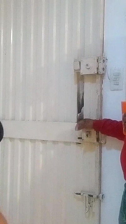İç çamaşırımı rastgele teslimat yapan bir adama teşhir ediyorum: İlk kez götümü teşhir ediyorum ve büyük göğüslerimi bir yabancıya gösteriyorum | Klip 2