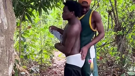 Tru geldi ve onunla kutsandı ve iyiliği karşılıksız verdi, sırada kim var?