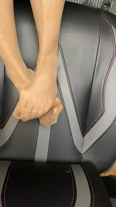 Uzun ayak parmaklı çoraplı seksi minik ayaklar