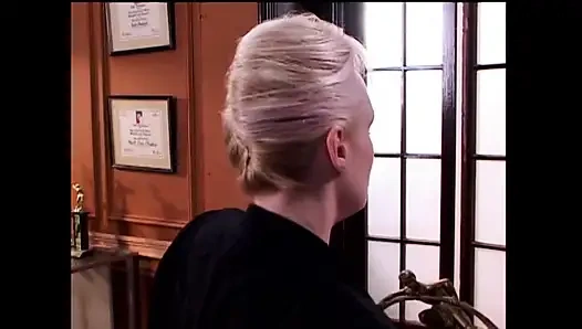 Bu genç kız bir sürtük ve öğretmen lezbiyen orta yaşlı seksi kadın