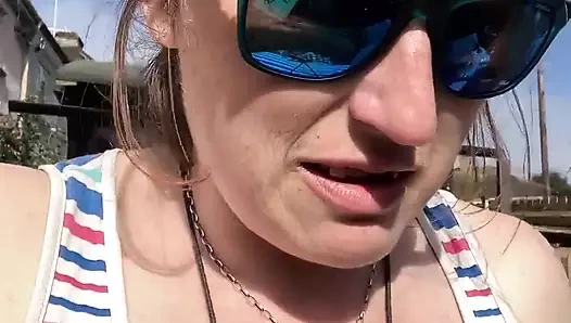 Teşhir bahçemde telefonuma çömeliyor, biraz bonus yeme ve meme oyunu