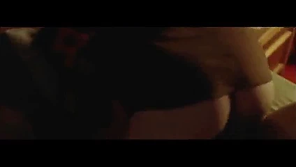 Elizabeth berkley herhangi bir pazar günü