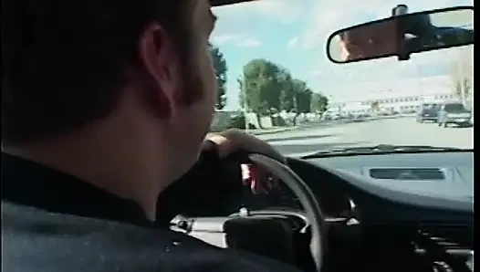 Şehvetli zenci genç kız sert bir aksiyondan sonra yüzüne büyük bir boşalma alıyor