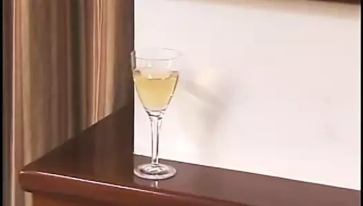 Seksi latin alır becerdin itibaren arkasından üzerinde halı zemin ve onu seviyor