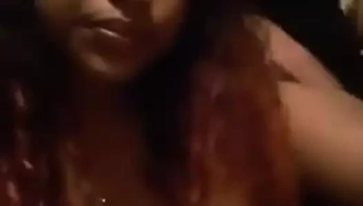 Seksi kız sıcak bir selfies.mp40 yapıyor