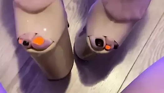 Kuyruklar kilitlendi ve her zaman yumurtalara tekme attı