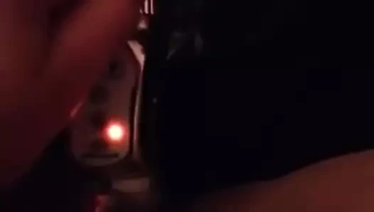 Sıcak milf yüksek sesle orgazm