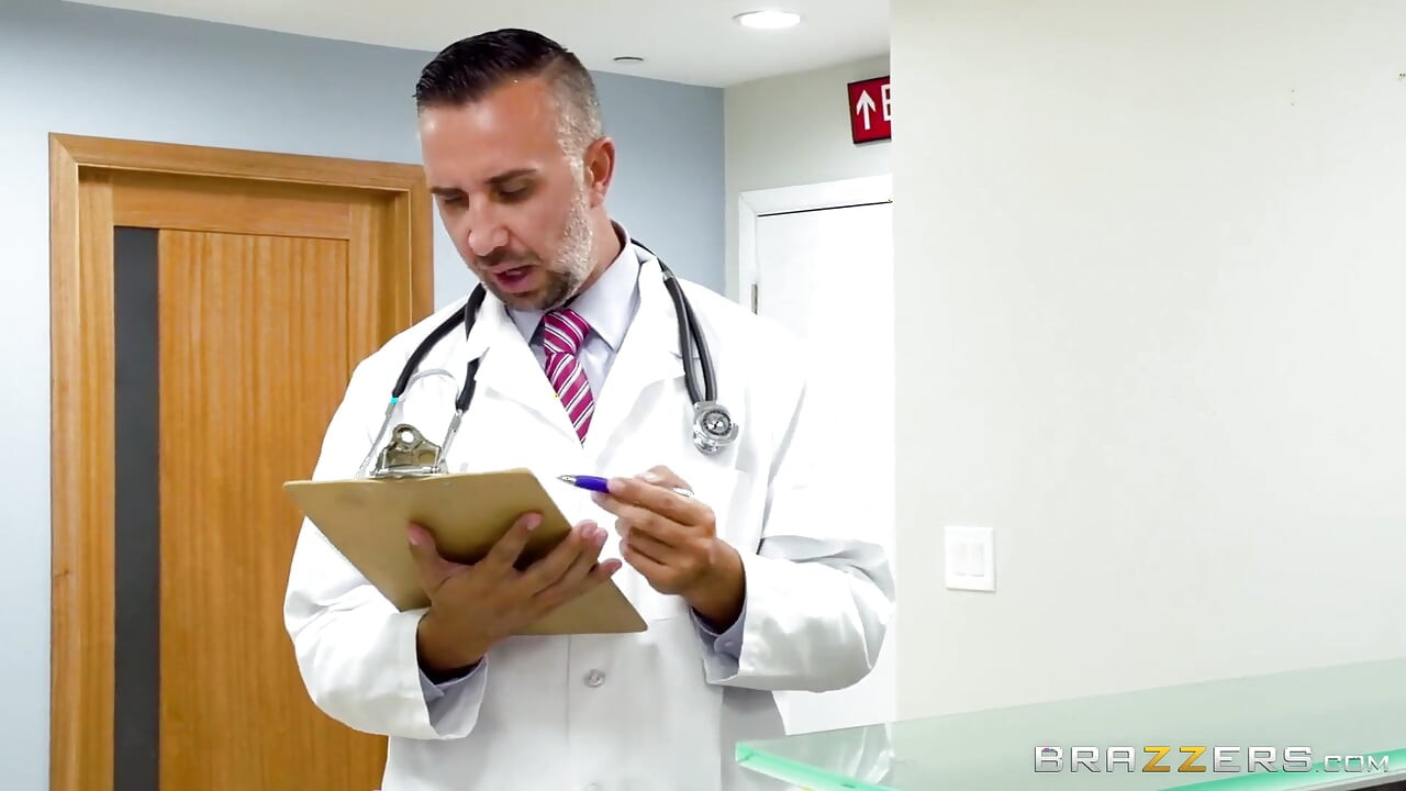 Brazzers - ünlü yıldız sanrısı, doktor hastanın iddialarına meydan okuyor, ofis seksi