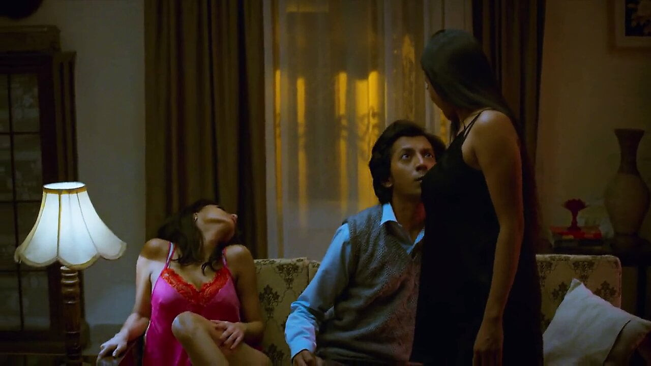 Nişanlısı ki arkadaşlar meri sali asha n nanda ke sath üçlü