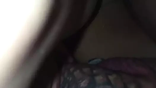 Karım üstten yumuşak horozumu besliyorum