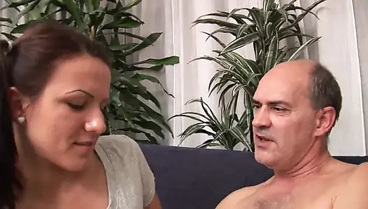 Üvey annem yarağımı istiyor!