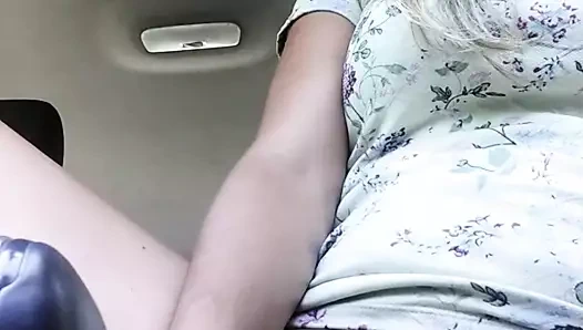 Sıcak sürtük içinde araba