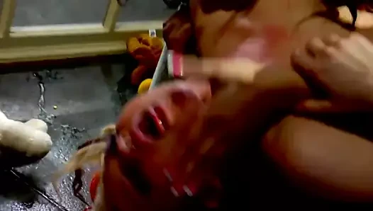 Çarpıcı sarışın ve esmer lezbiyenler sikme sensually