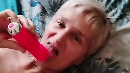 Lory vibratörle mastürbasyon yapıyor