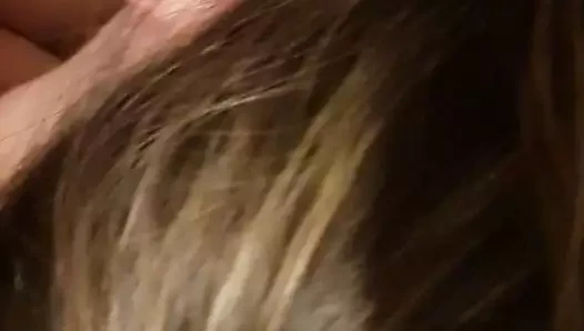 Elle me la leche comme une dingue