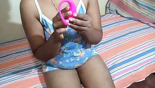 Sri Lankalı desi tamil Hintli üvey oğul üvey annesi için seks oyuncağı veriyor