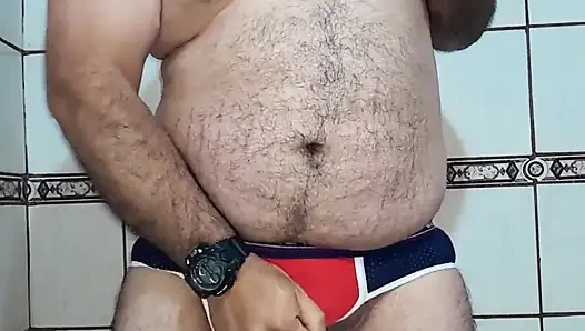 Duşta Kırmızı Sporcu Kullanarak Mastürbasyon