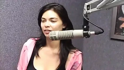 Honolulu'da Tera Patrick'in yer aldığı radyo röportajı