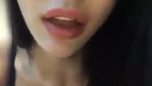 Transeksüel sürtük videoda yarak sikişi