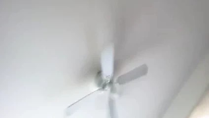 Genç güzel bir bbc emmek için korkmuş