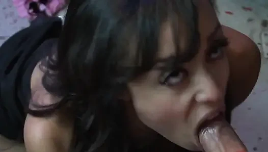 Kirli İngiliz sahnesi - 1 büyük memeli Alyssa Divine depoda büyük bir yarağın tadını çıkarıyor