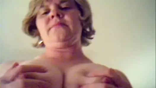 Cynthia - bana hepsini yiyeceğini söylüyor