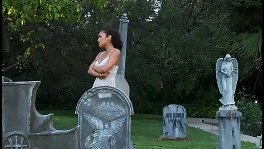 Büyük memeli güzel latin orta yaşlı seksi kadın domalarak sikiliyor ve büyük yarakla götüne boşalıyor