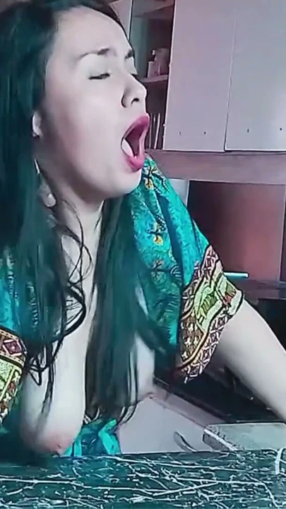 Hint üvey annemle mutfakta sert seks. | Klip 1