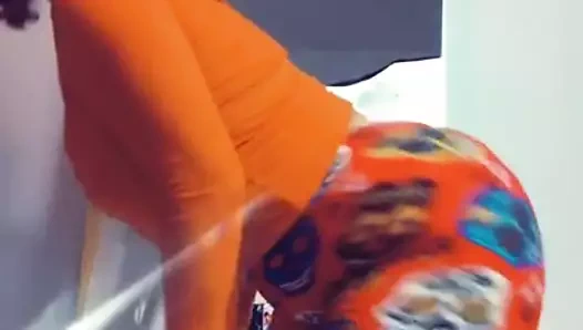 Büyük kalçalı davranış twerk dansı