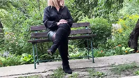 Olgun üvey anne seni nasıl kontrol altında tutacaklarını biliyor