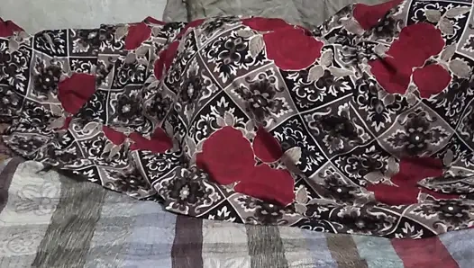 Üvey anne üvey oğluyla aynı yatağı paylaşıyor