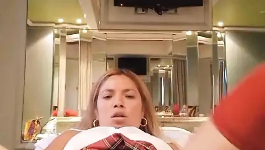 Kocamın olduğu evden kaçtım ve sana mastürbasyon yapmak için bir motele gittim