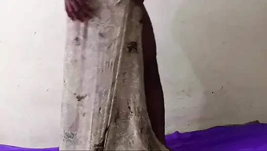 Üvey anne odada tek başına sikiliyor