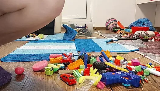 Sexy milf, hairy pussy, big ass, vacuum cleaner in empty house. Latina hairy pussy, big tits, big ass.