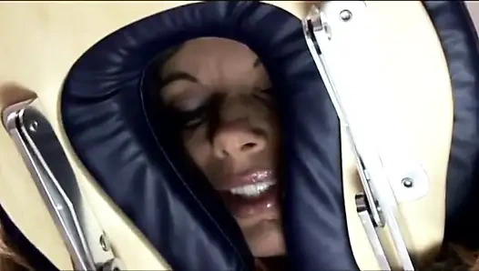 Güzel büyük memeli sarışın büyük yarak emiyor