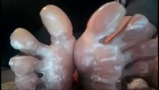 Dina'nın köpüklü ayakları