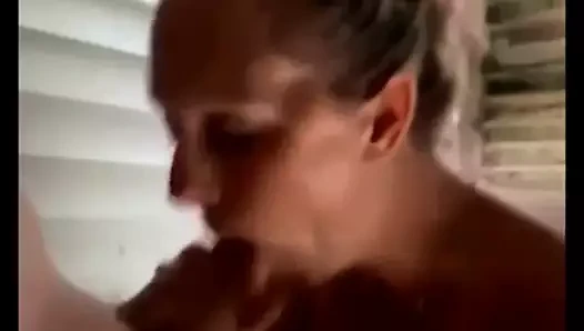 Blondine im Schuppen gefickt