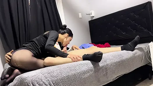 Kız arkadaşım sokaktan geliyor ve doğrudan bana geliyor