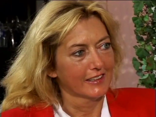 Azgın tatlı inliyor olarak bir büyük sert kutup nüfuz ona kedi